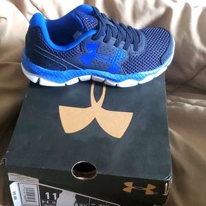 Under Armour Boys sneakers